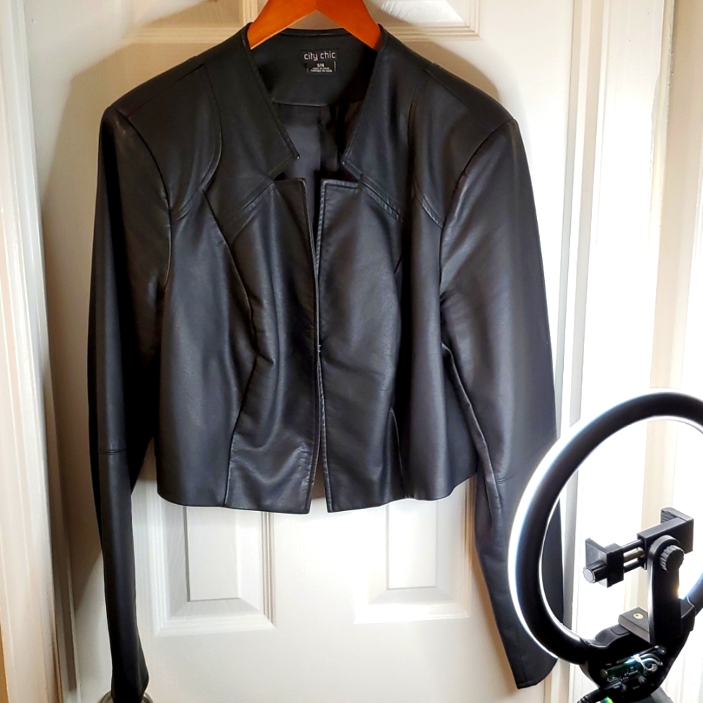 City Chic Black Faux Leather Crop Jacket Plus Size S(16)